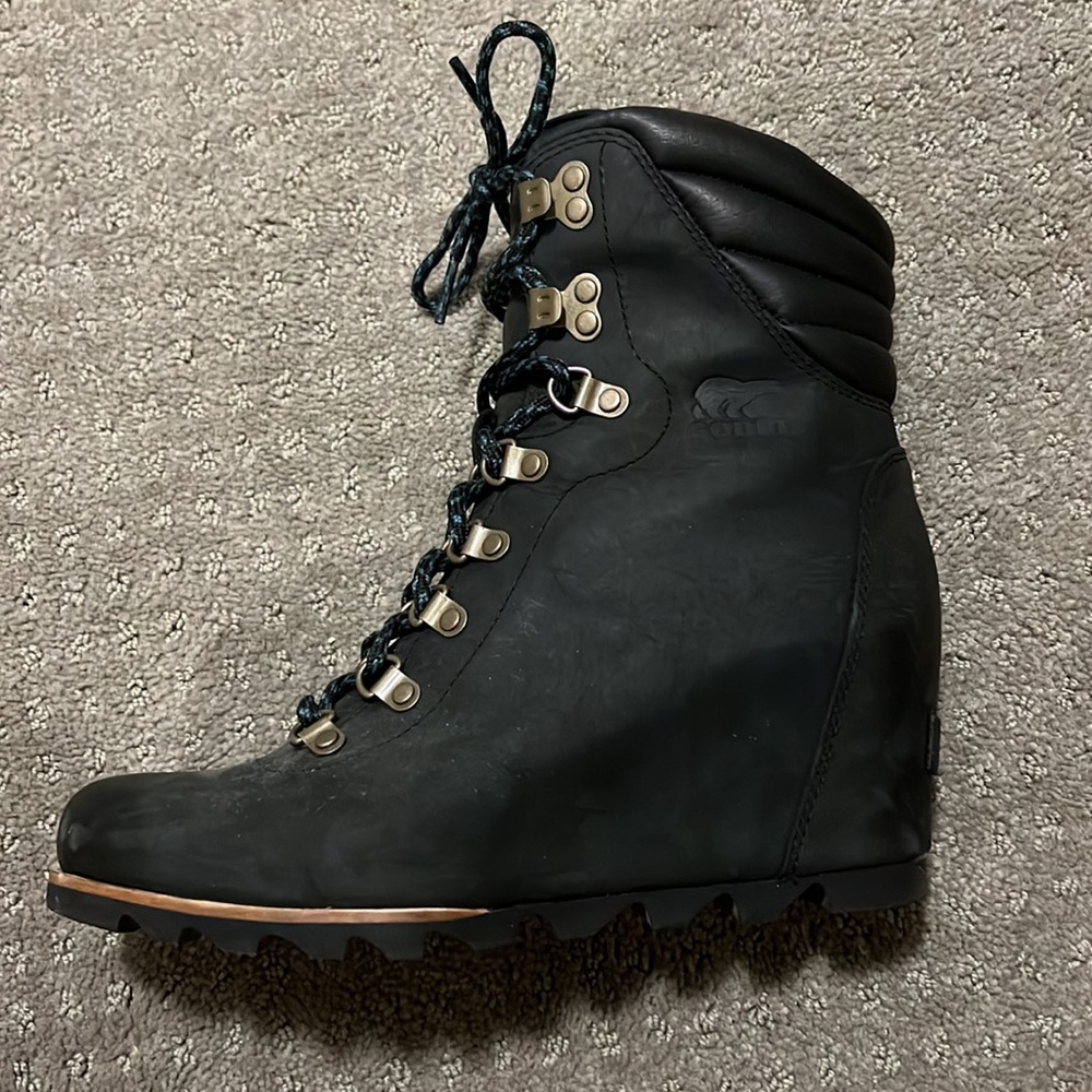 Sorel Joan of Arc Black Wedge Boot size 9.5